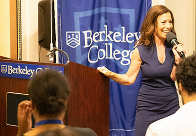 Image on Linda Pinsky in front of an audience