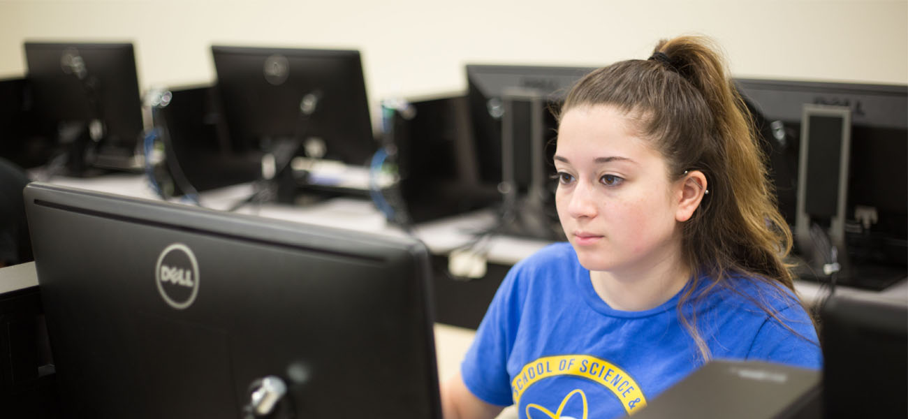 Julia Ortiz at computer