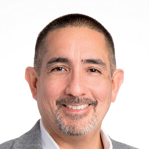 headshot of Lazaro Del Salto