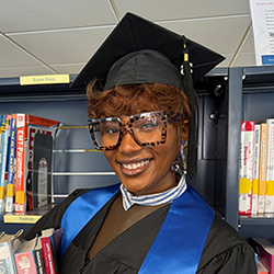 A headshot of Keiara Lewis.