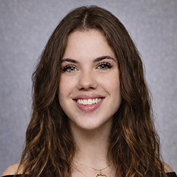 A headshot of Loreena Dos Santos.