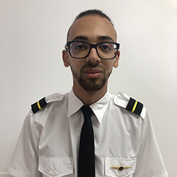 A headshot of Matheus Cruz.